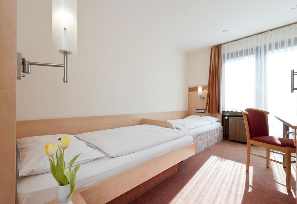 Garni Hotel Schumacher Filderstadt Exterior photo
