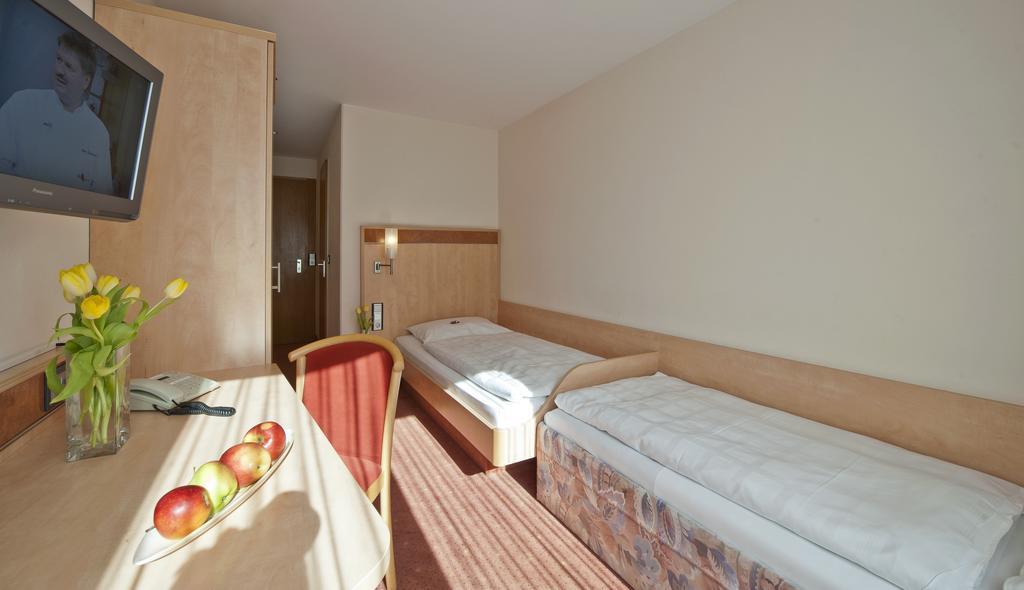 Garni Hotel Schumacher Filderstadt Exterior photo