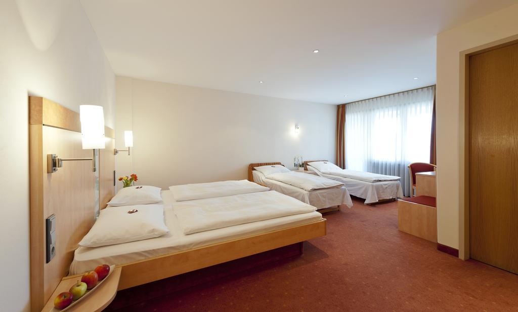 Garni Hotel Schumacher Filderstadt Room photo