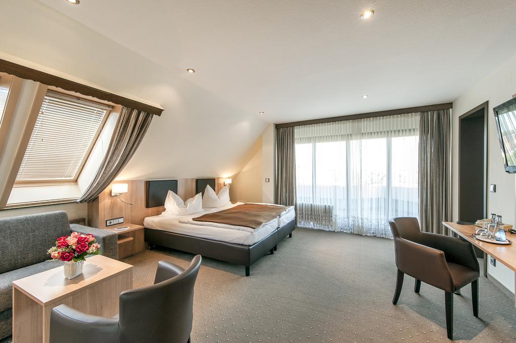 Garni Hotel Schumacher Filderstadt Exterior photo