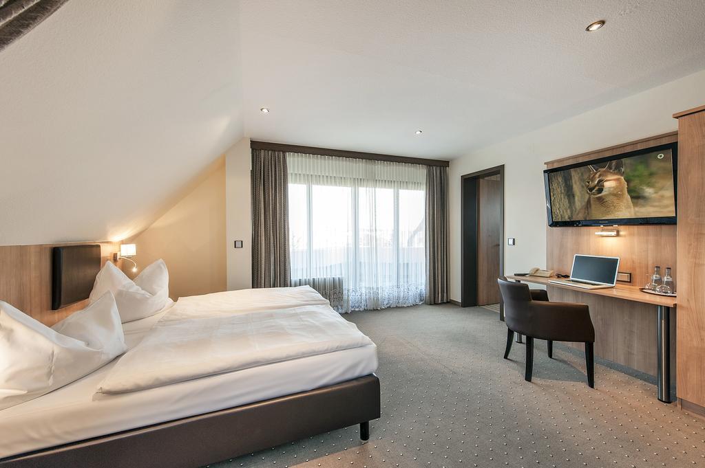 Garni Hotel Schumacher Filderstadt Exterior photo