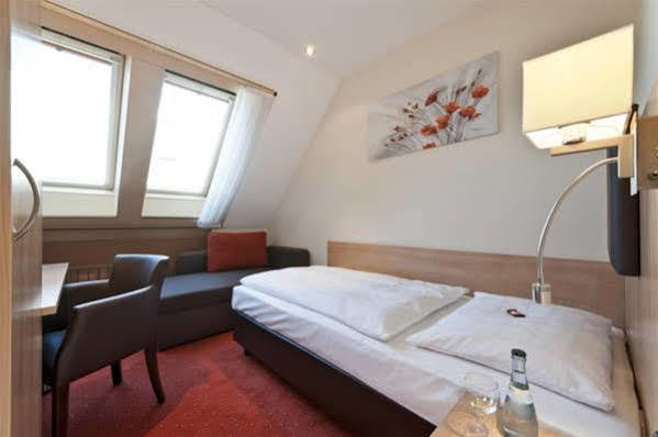 Garni Hotel Schumacher Filderstadt Exterior photo