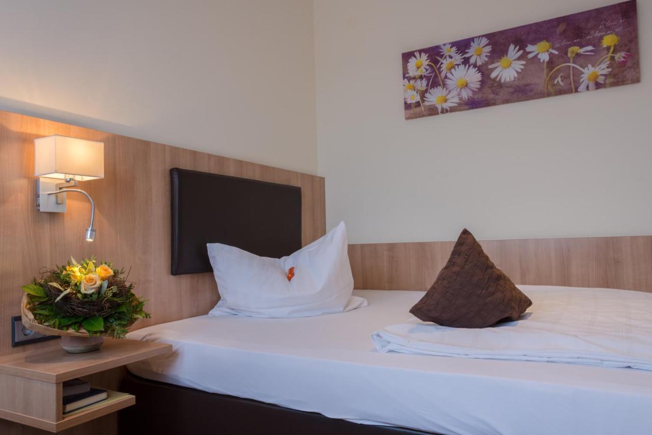 Garni Hotel Schumacher Filderstadt Exterior photo
