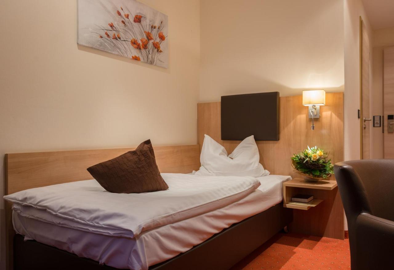 Garni Hotel Schumacher Filderstadt Exterior photo